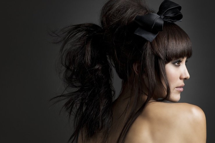 Corte de cabelo para cabelo comprido com franja