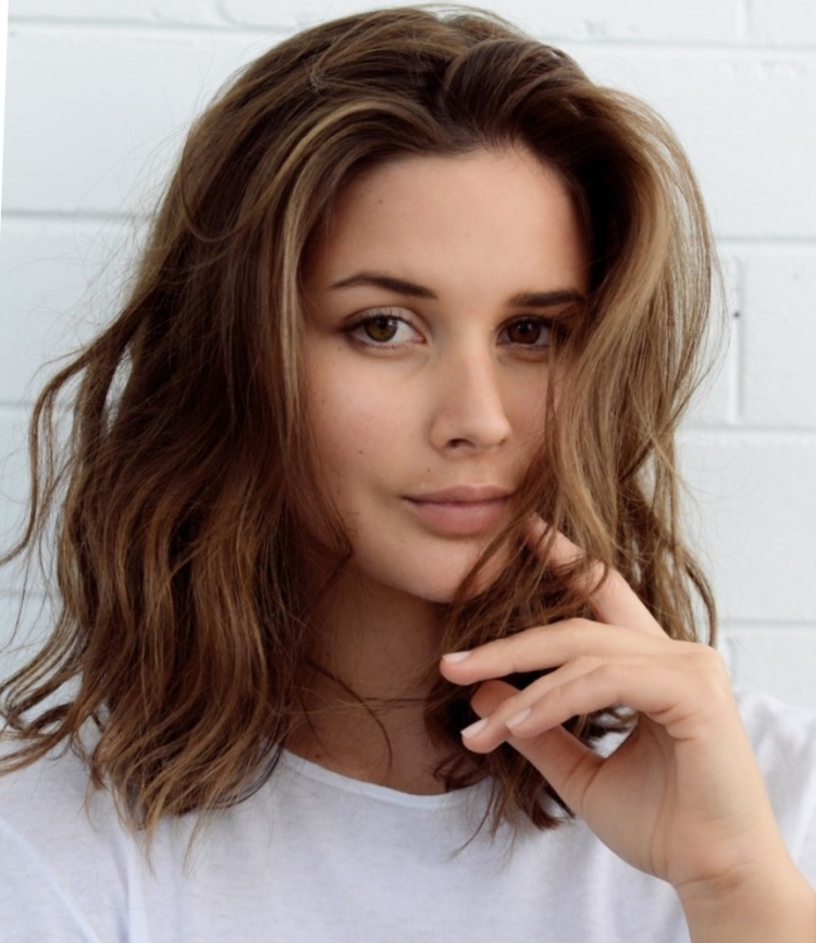 Corte de cabelo para cabelo médio sem franja