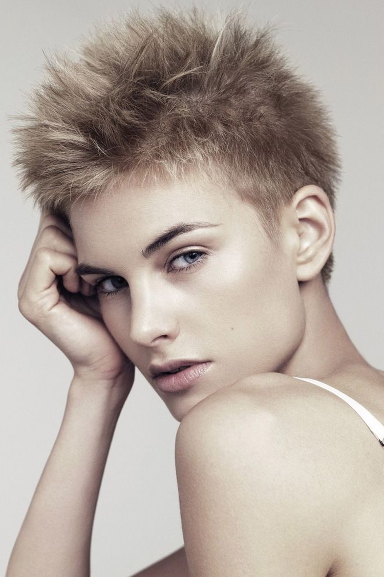 Corte de cabelo para cabelo curto sem franja