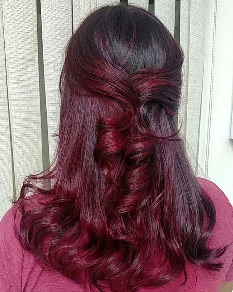 Cabelo cor de vinho