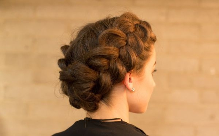 Como trançar duas tranças laterais sozinho