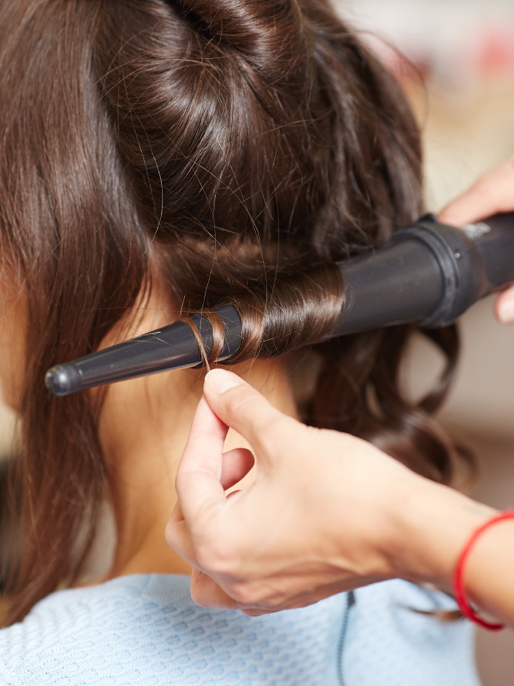 Penteado com cachos para cabelo médio