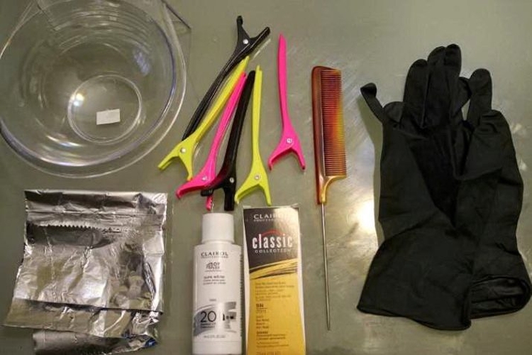 Destaques coloridos para cabelo curto