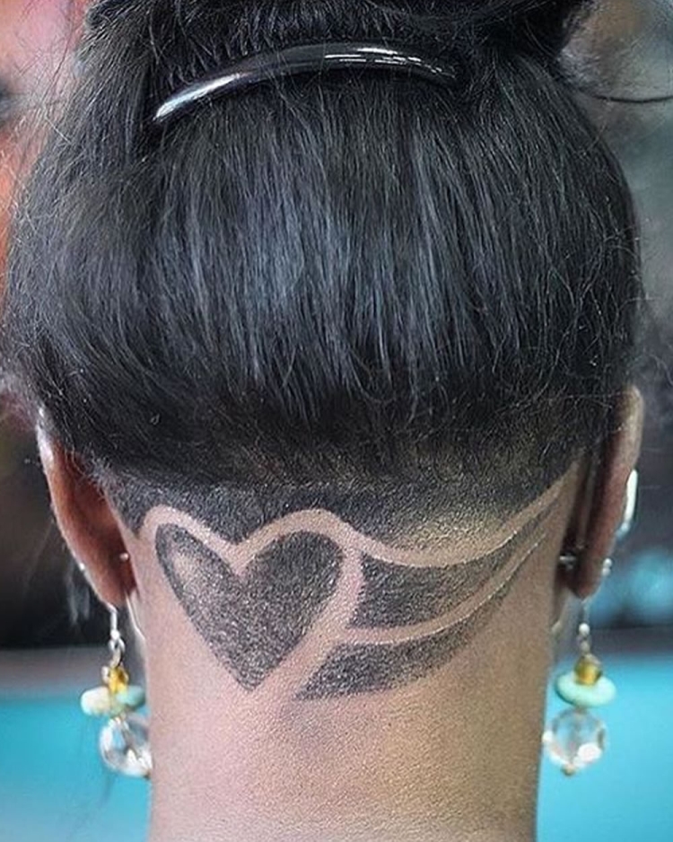 Desenho na parte de trás da cabeça raspada em meninas