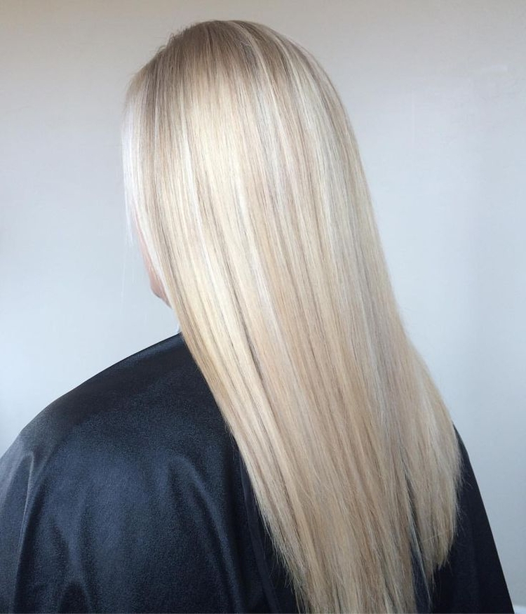 Penteados de casamento para cabelo médio com véu com franja