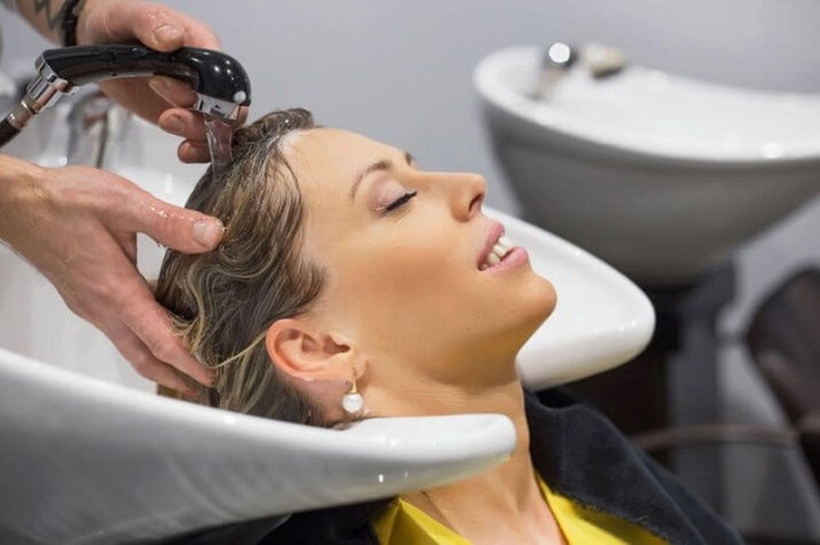 Destaques coloridos para cabelo curto