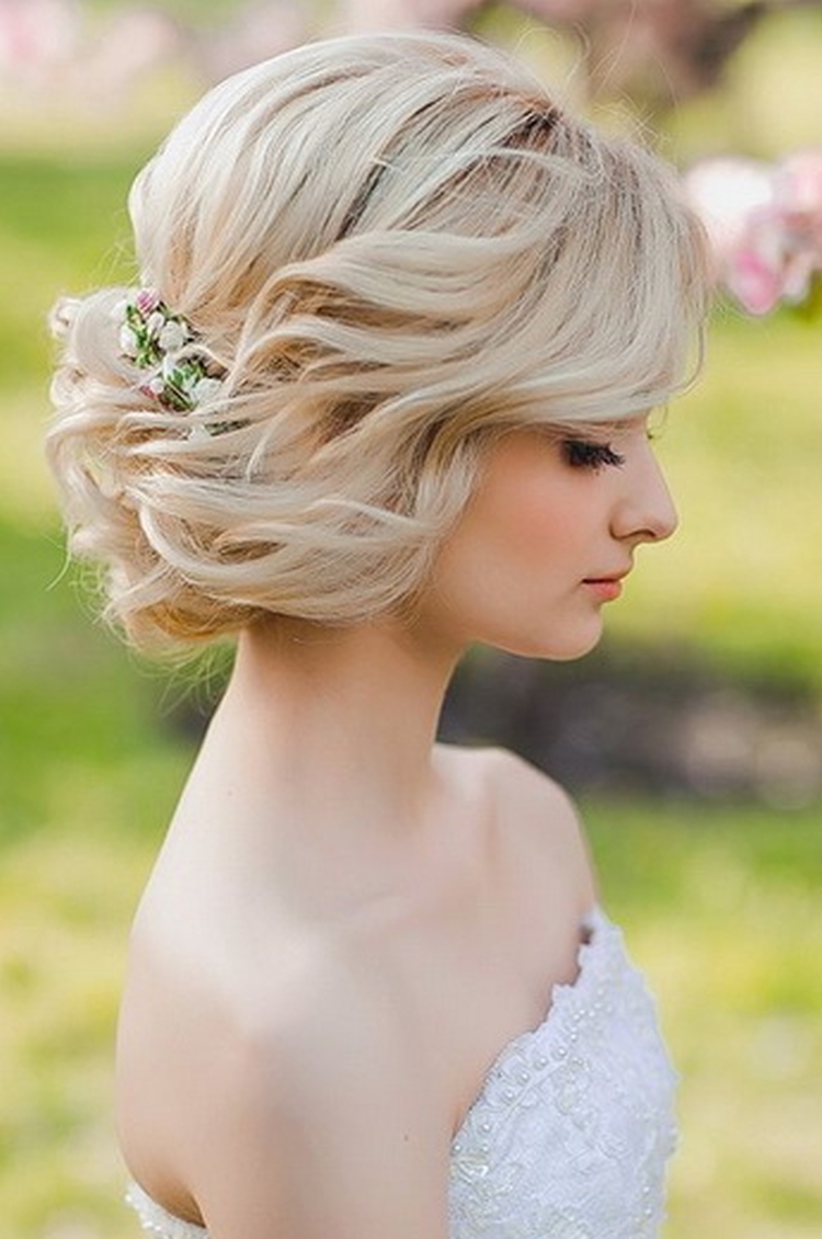 Estilo noturno para cabelo curto