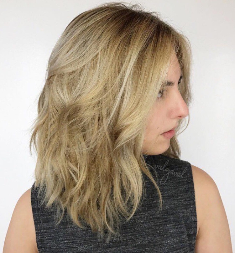 Corte de cabelo para cabelo médio sem franja