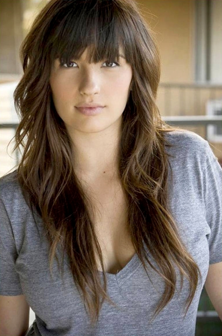 Corte de cabelo para cabelo comprido com franja