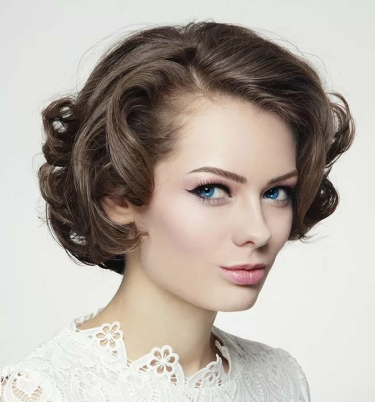 Estilo noturno para cabelo curto