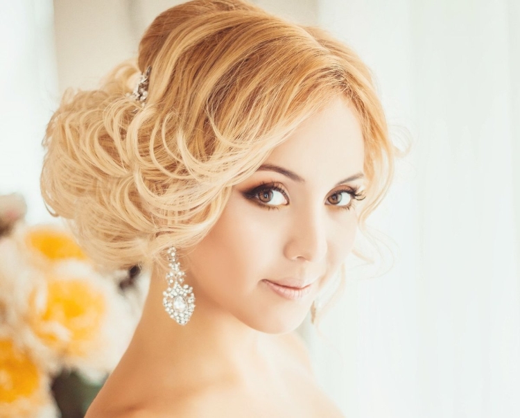 Estilo noturno para cabelo curto