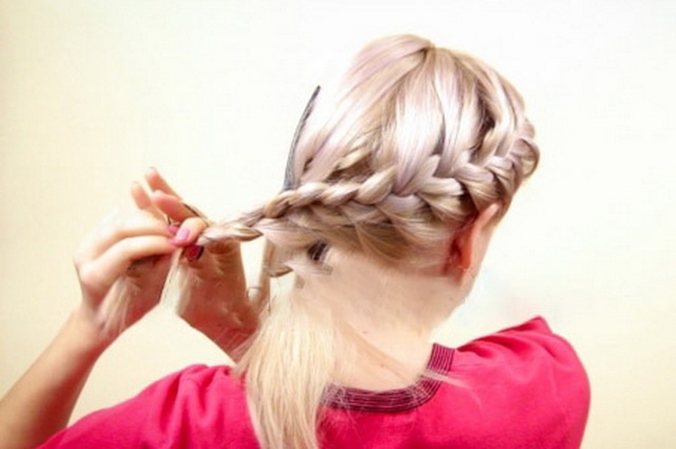 Como trançar duas tranças laterais sozinho