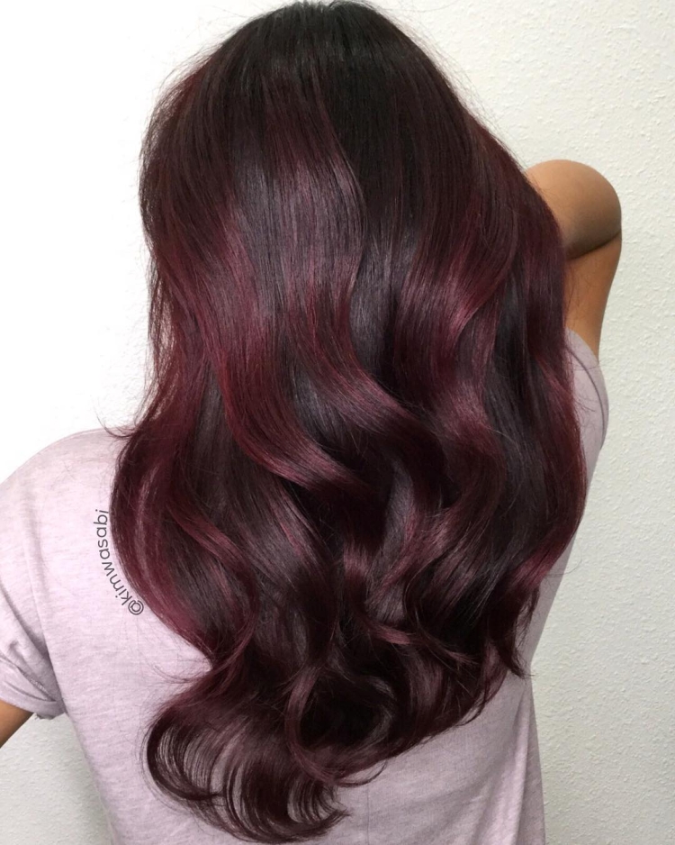 Cabelo cor de vinho