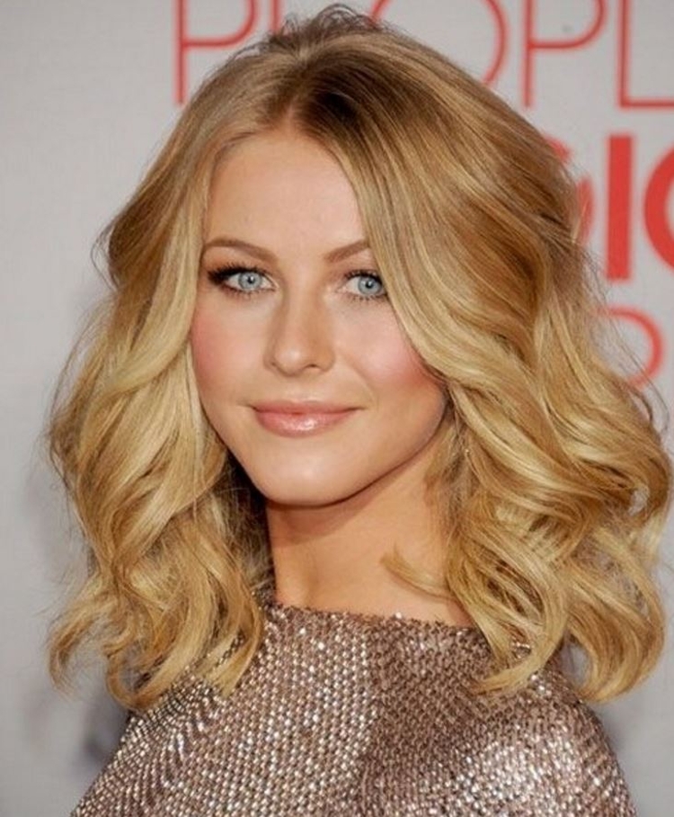 Penteado com cachos para cabelo médio