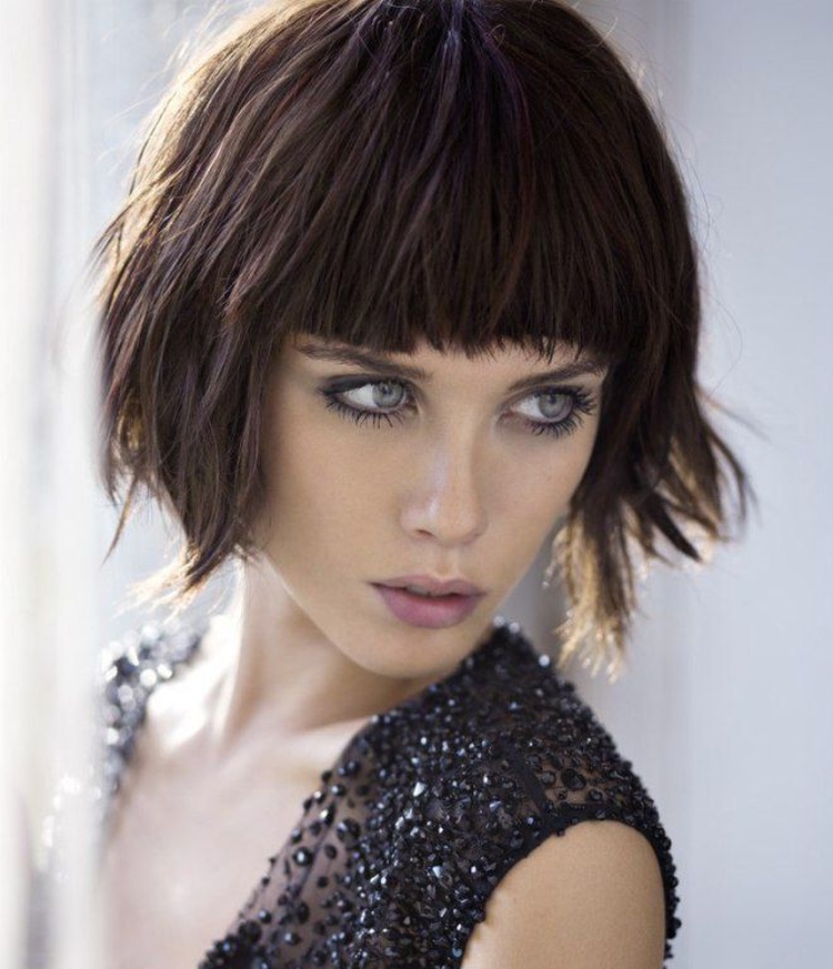 Corte de cabelo para cabelo curto com franja