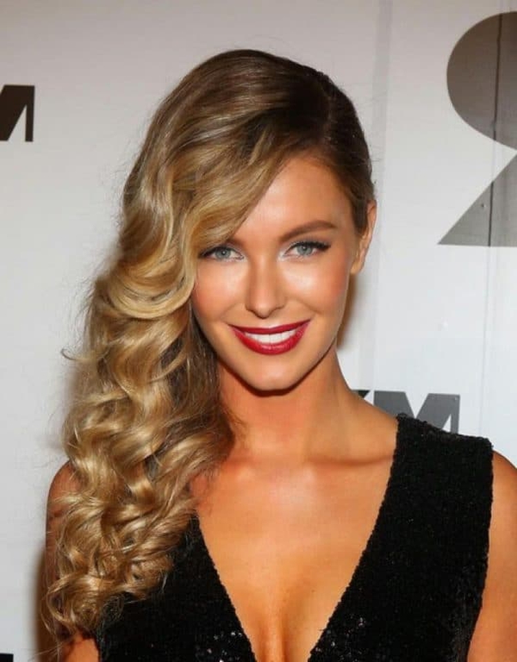 Penteados com cabelos cacheados