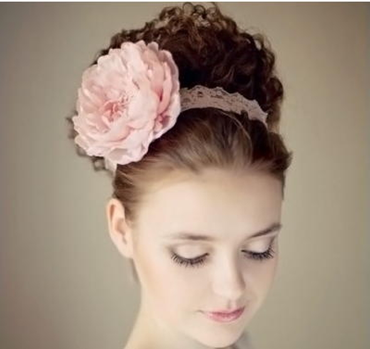 Penteados altos para cabelos médios