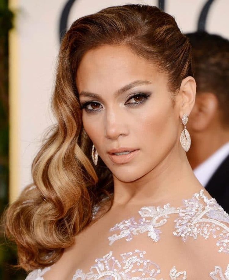 Penteados com cabelos cacheados