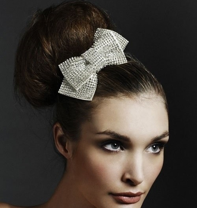 Penteados altos para cabelos médios