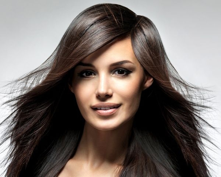 Cabelo castanho com pontas brancas