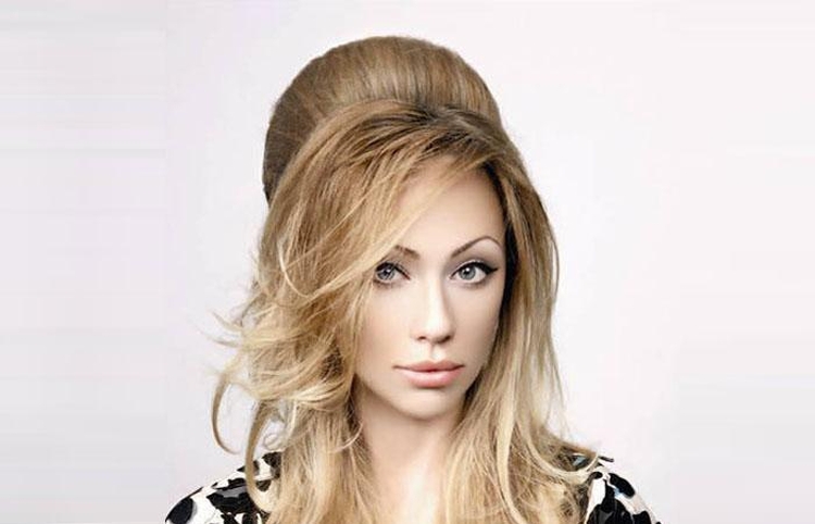 Penteados com cabelos cacheados