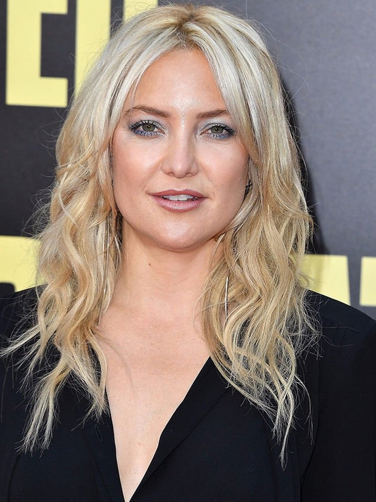 Corte de cabelo desgrenhado para cabelo médio