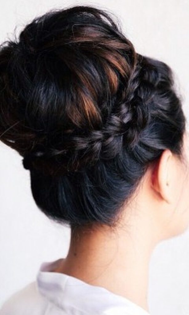 Penteados altos para cabelos médios