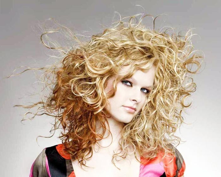 Química de luz para foto de cabelo médio