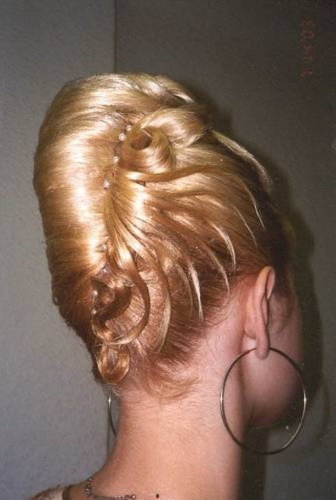 Penteados altos para cabelos médios