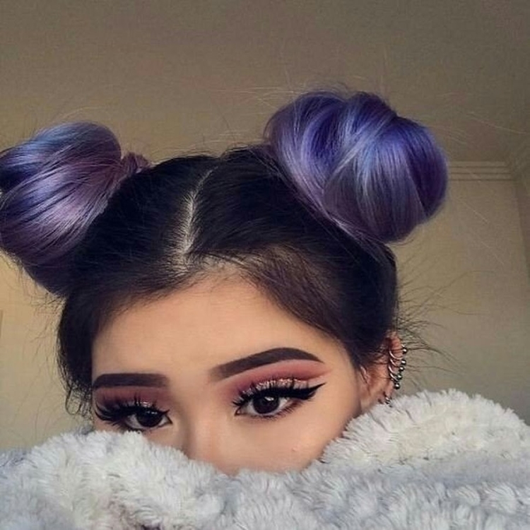 Dois cachos na cabeça nas laterais