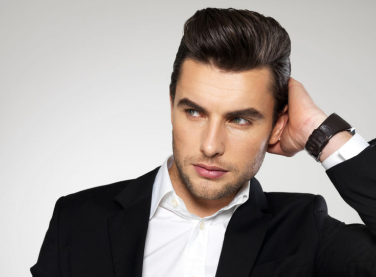 Penteados para homens carecas com cabelo recuando