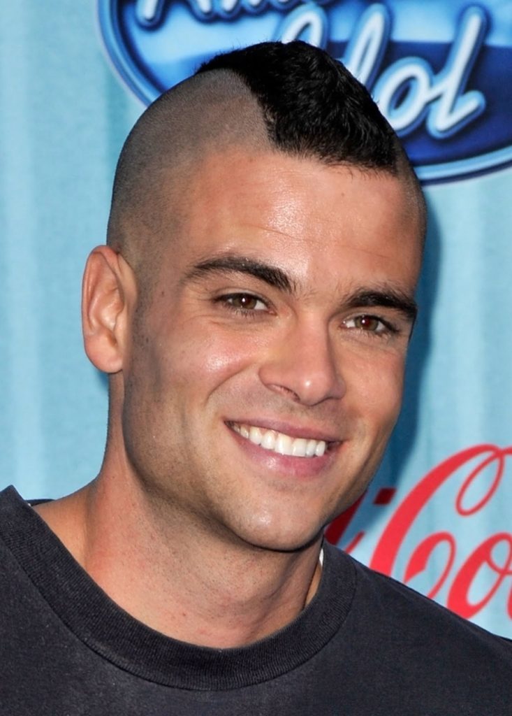 Penteados para homens carecas com cabelo recuando