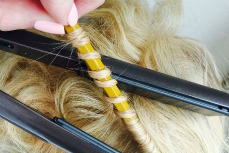 Como enrolar o cabelo em uma chapinha