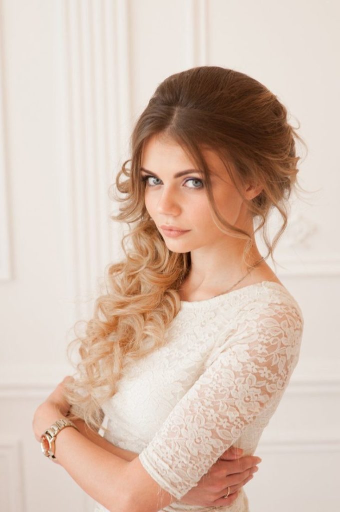 Penteados laterais com cachos