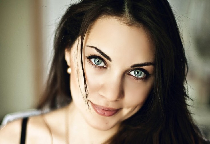 Cores de cabelo da moda para mulheres de cabelos castanhos e a paleta e recomendações para tingimento