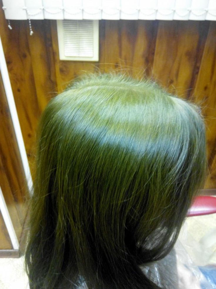 Como remover os verdes do cabelo após a tintura